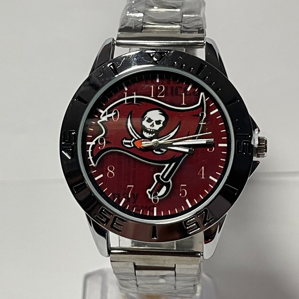 Tampa Bay Buccaneers NFL Team Logo Men's Stainless-Steel Silver Watch NEW